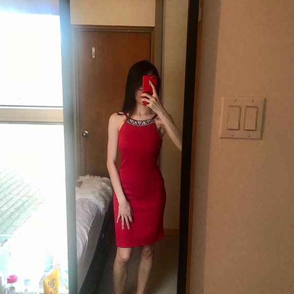 Red dress - Picture 4 of 7